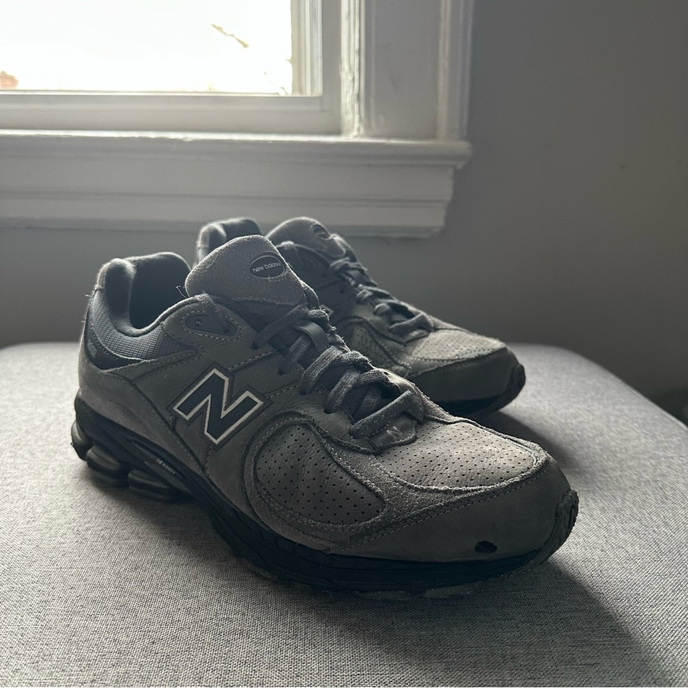 New Balance Men's Gray Athletic Shoes - Picture 2 of 6